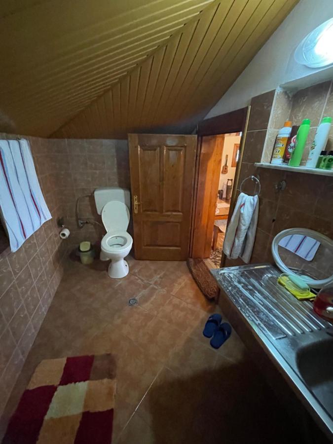 Raisa Guesthouse 12 Berat Ngoại thất bức ảnh